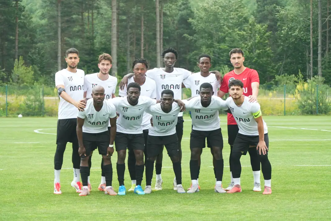 The Vaune team together before a match
